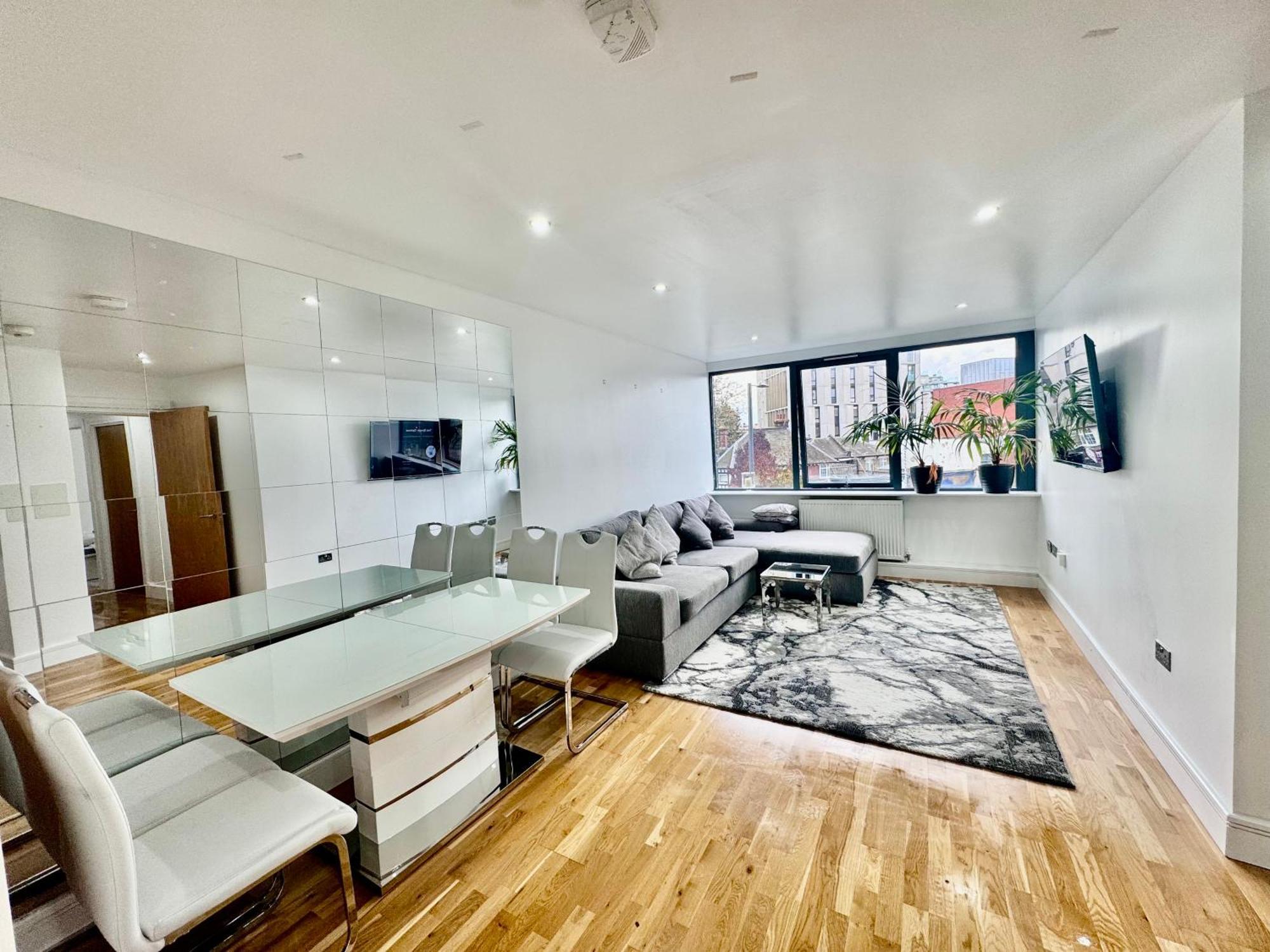 Luxury 2 Bed Entire Apartment-Near Tube & Shopping Centre Harrow Exterior photo